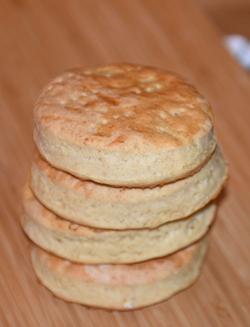 Havrerundstykker (mormors) Ingredienser: 8 dl Havregryn 1 l Melk 100 g Smør 1 ½ pk Gjær (75 g) 1 ts Salt 1½ -2 l Hvetemel