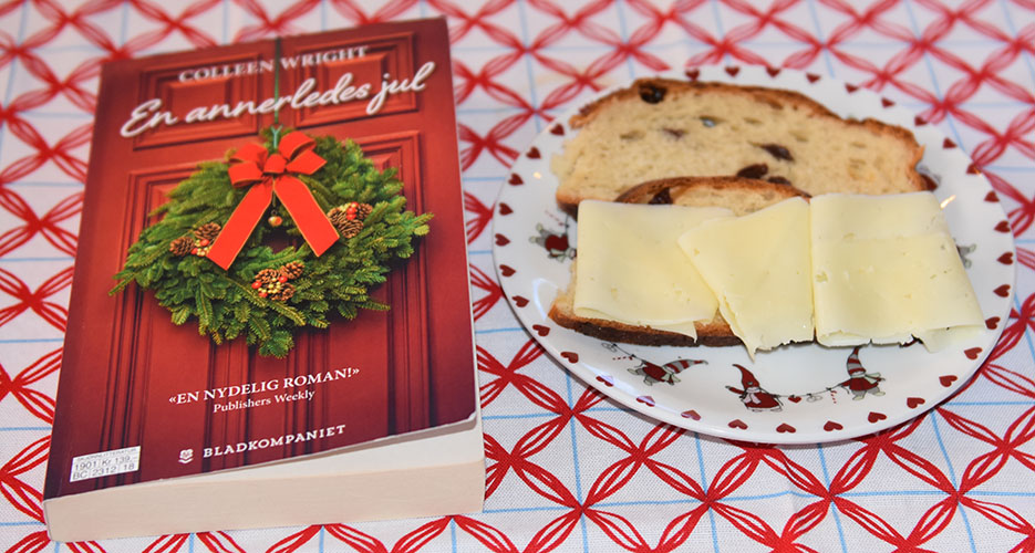 Wright, Colleen (2018), «En annerledes jul». Bladkompaniet og julebrød etter oppskrift fra Baker Brun Julebrød etter oppskrift fra Baker Brun Ingredienser: 250 g Smør (mykt) 6 dl Melk 1 pk Gjær 1 kg Hvetemel 125 g Sukker ½ ts Salt 2 ts Kardemomme 250 g Rosiner 2 pk Sukat 1 Egg (sammenvispet)