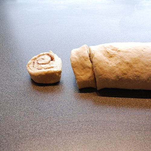 Bestemors wienerbrød etter oppskrift fra Baker Brun: Ingredienser: 500 g Hvetemel ½ ts Kardemomme 30 g Sukker 3 dl Melk 1 Egg 2 pk Gjær 200 g Smør Sukker og Kanel Gjengitt fra Baker Brun (2018), "Våre beste oppskrifter. 125 år med tradisjonsbakst" : Med tillatelse fra Baker Brun