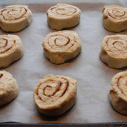 Bestemors wienerbrød etter oppskrift fra Baker Brun: Ingredienser: 500 g Hvetemel ½ ts Kardemomme 30 g Sukker 3 dl Melk 1 Egg 2 pk Gjær 200 g Smør Sukker og Kanel Gjengitt fra Baker Brun (2018), "Våre beste oppskrifter. 125 år med tradisjonsbakst" : Med tillatelse fra Baker Brun