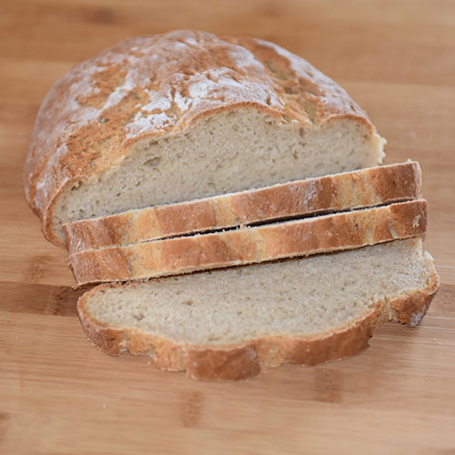 Mormors Byggmelsbrød Ingredienser: 5 dl Kulturmelk 4 ss Olje (nøytral) 1 pk Gjær 250 g Byggmel 500 g Hvetemel 3 ts Salt