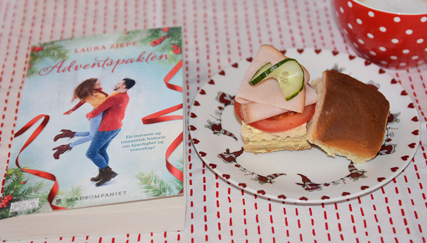 Myke Thanksgivings Rundstykker Ingredienser: 70 g Smør 1 pk Gjær 100 g Sukker 1 kg Mel 150 g Margarin, (smeltet og avkjølt), & til pensling 5 dl Melk (romtemperert) 2 Egg (store, romtempererte) 1 ss Salt