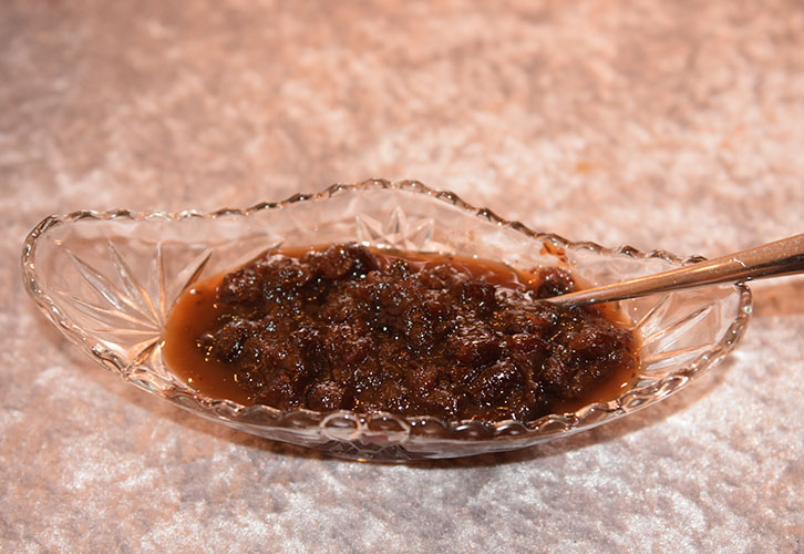 Tranebærsyltetøy av tørkete tranebær Ingredienser: 1 pose Tranebær (tørkete) 50 g Sukker 1½ dl Appelsinjuice (du også kan bruke utblandet gløgg)