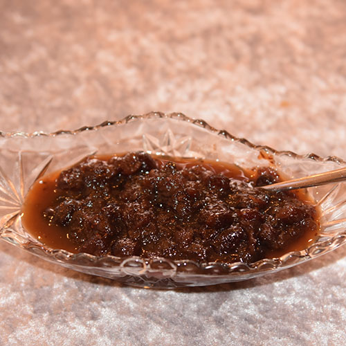 Tranebærsyltetøy av tørkete tranebær Ingredienser: 1 pose Tranebær (tørkete) 50 g Sukker 1½ dl Appelsinjuice (du også kan bruke utblandet gløgg)