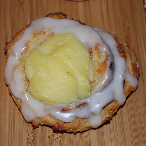 Bestemors wienerbrød etter oppskrift fra Baker Brun: Ingredienser: 500 g Hvetemel ½ ts Kardemomme 30 g Sukker 3 dl Melk 1 Egg 2 pk Gjær 200 g Smør Sukker og Kanel Gjengitt fra Baker Brun (2018), "Våre beste oppskrifter. 125 år med tradisjonsbakst" : Med tillatelse fra Baker Brun