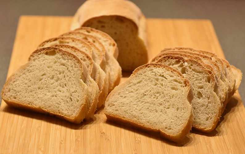 Loff til reker etter oppskrift fra Baker Brun (2018), «Våre beste oppskrifter. 125 år med tradisjonsbakst, s. 93» (gjengitt med tillatelse fra Baker Brun) Ingredienser: 7 dl Vann 1 kg Hvetemel 2 ts Salt ½ pk Gjær