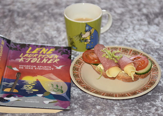 Kjølner, Lene Lauritsen (2015) «Hvorfor spurte de ikke Evensen?», Schibsted og Byggmelsbrød (mormors) Ingredienser: 5 dl Kulturmelk 4 ss Olje (nøytral) 1 pk Gjær 250 g Byggmel 500 g Hvetemel 3 ts Salt