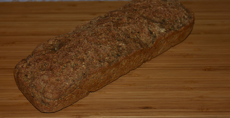 Hverdagsbrød – brød til matpakken Ingredienser: 1 pk Gjær 8 dl Vann (finger varmt) 4 ss Olje (oliven eller nøytral) 300 g Sammalt hvete (grov) 300 g Hvetemel 200 g Sammalt Rug (grov) 200 g Havregryn 5 ss Solsikkekjerner 5 ss Sesamfrø 2 ts Salt