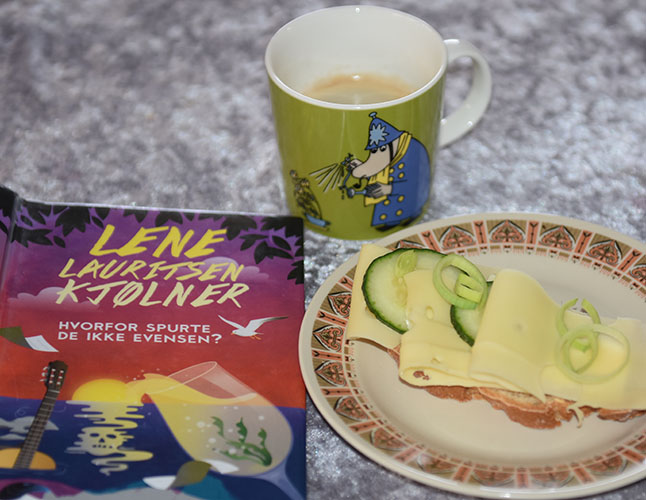 Kjølner, Lene Lauritsen (2015) «Hvorfor spurte de ikke Evensen?», Schibsted og Byggmelsbrød (mormors) Ingredienser: 5 dl Kulturmelk 4 ss Olje (nøytral) 1 pk Gjær 250 g Byggmel 500 g Hvetemel 3 ts Salt