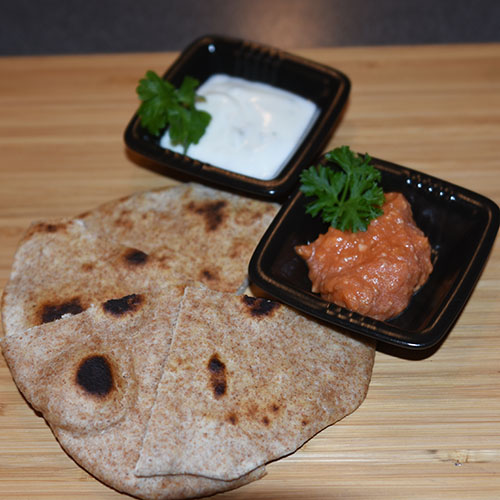 Indisk flatbrød av sammalthvete (Ruti) Ingredienser: 300 g Sammalt hvete (fin) 100 g Hvetemel (spesial) 1 ts Salt 2 ss Olje (nøytral) 2 ½ dl Vann (fingervarmt)