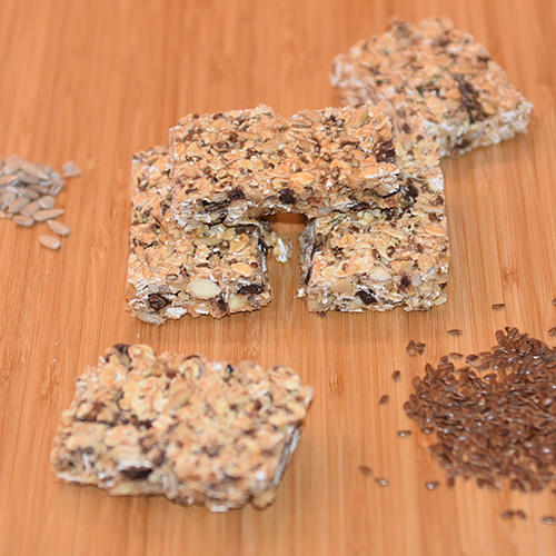 Ingredienser: 50 g Mandler (grov hakket) 50 g Valnøtter (grov hakket) 50 g Kokos 50 g Solsikkekjerner 50 g Linfrø 75 g Sjokolade (mørk, 70%) 150 g Havregryn 1 bx Kondensert melk (ca. 400 g)
https://heidisboble.no/
@heidisboble

