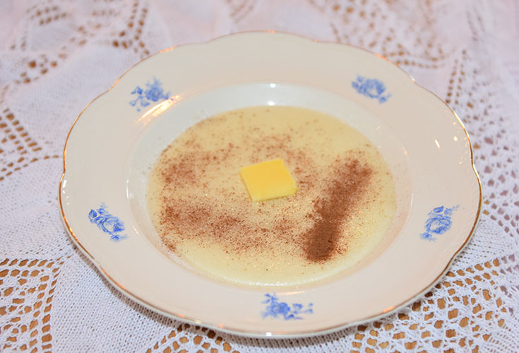 Rømmegrøt Lettere variant Ingredienser: 5 dl Rømme (lett) 2 dl Hvetemel 5 dl Melk (skummet eller lett) 1 ts Salt