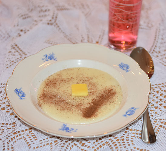 Rømmegrøt Lettere variant Ingredienser: 5 dl Rømme (lett) 2 dl Hvetemel 5 dl Melk (skummet eller lett) 1 ts Salt