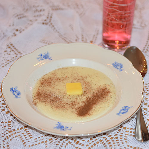 Rømmegrøt Lettere variant Ingredienser: 5 dl Rømme (lett) 2 dl Hvetemel 5 dl Melk (skummet eller lett) 1 ts Salt