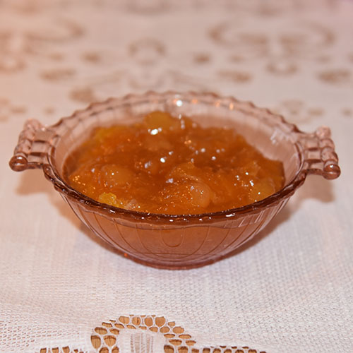 Appelsin - og pæremarmelade Ingredienser: 2 Appelsiner 3 ½ dl Vann 3 ½ dl Sukker 1½ kg Pærer 3 ss Sitron saft