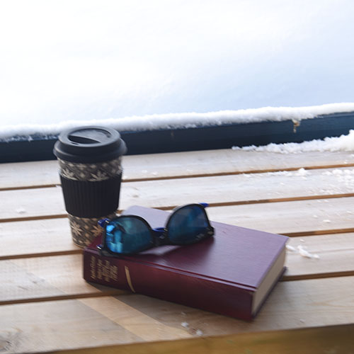 Christie, Agatha (1987) «Døden i flyet», Aschehoug og Boller etter oppskrift fra Baker Brun Ingredienser 6 dl Melk 150 g Smør 1 pk Gjær 1 kg Hvetemel 1½ dl Sukker 1 Egg (sammepisket)