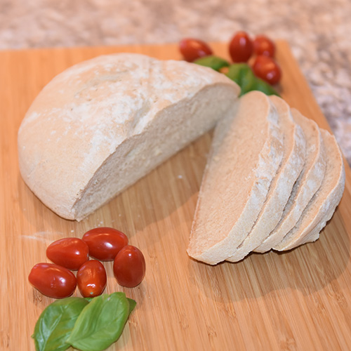 Italiensk Landbrød Ingredienser: Surdeig: 2 dl Melk 2 ts Honning 7 g Gjær (1 ts tørrgjær) 125 g Hvetemel Deig: 7 g Gjær (1 ts tørrgjær) 2 ½ dl Vann 2 ½ ts Salt Ca. 500 g Hvetemel