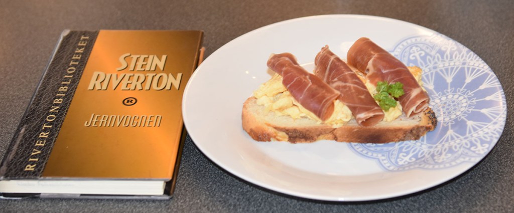 Riverton, Stein (1993) «Jernvognen», De norske bokklubbene og Hvetebrød i dobbel flette Ingredienser: 1 ts Salt 2 ss Olje 5 dl Vann (fingervarmt) 1 pk Gjær 2 Egg 1 ss Sukker Ca. 13 dl Hvetemel Egg (pisket), valmuefrø