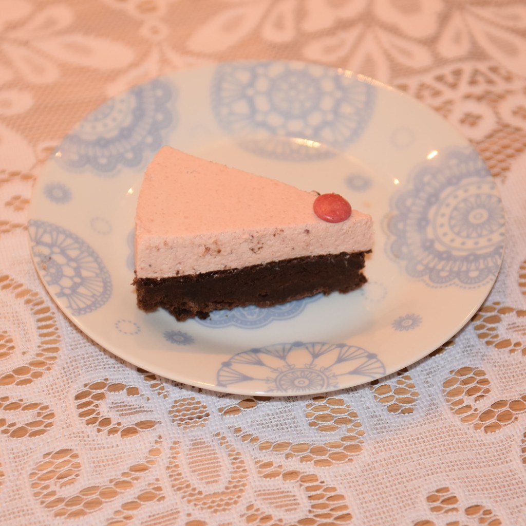 Klissete sjokoladekake til Valentinsdagen Ingredienser: 2 Egg 3 dl Sukker 1 ½ dl Hvetemel 4 ss Kakao 1 ss Vaniljesukker 1 knipe Salt 100 gr Margarin - smeltet