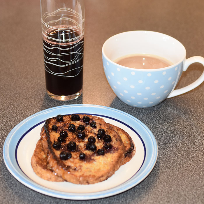 Arme riddere Ingredienser: 2-3 Brødskiver 1 Egg ½ dl Melk 1 ts Kanel 1 ts Sukker (valgfri) 1 ss Smør