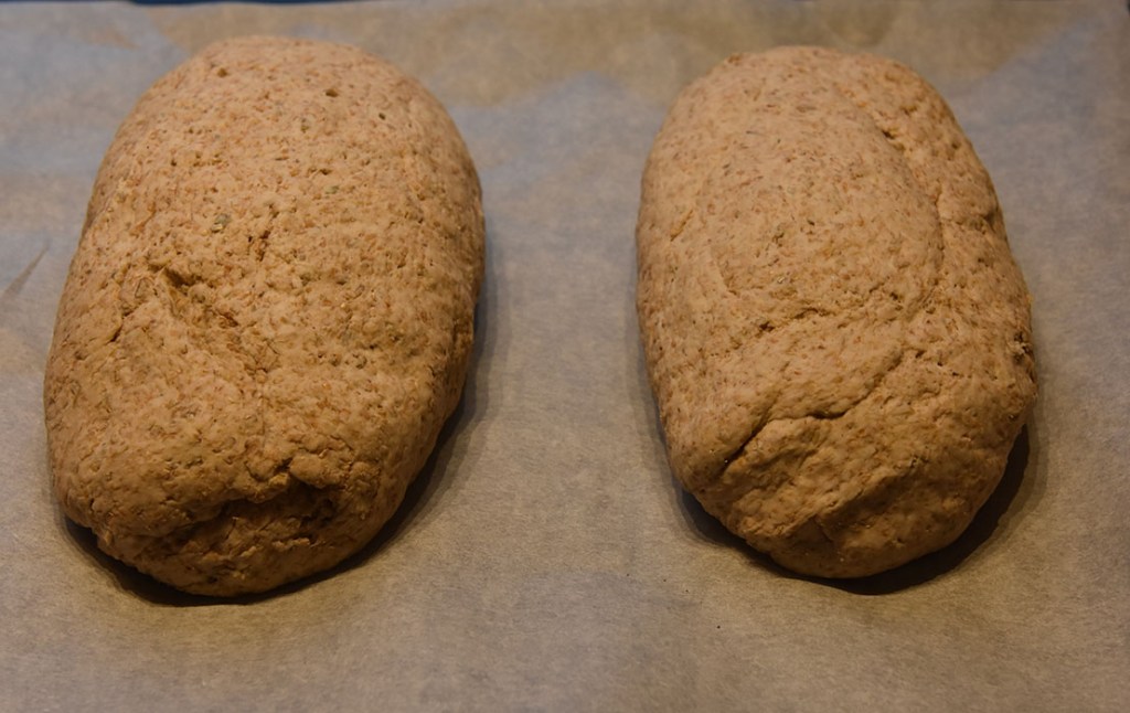 Klibrød Ingredienser: 8 ½ dl Vann (fingervarmt) 1 pk Gjær 1 kg Grovbakstmel (1 pk) 1 ½ dl Sammalt hvete (grov) 1 ½ dl Hvetemel 1 ½ dl Kruskakli (ca. 5 ss) ½ dl Hvetekli (ca. 3 ss) 2 ss Olje (nøytral) 2 ts Sukker 2 ts Salt