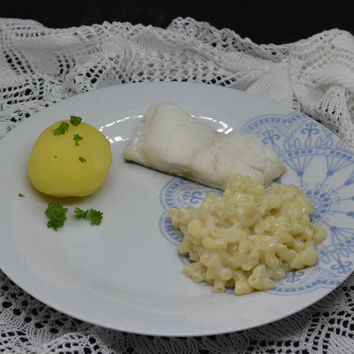 Lettsaltet torsk med Makaronistuing Ingredienser: 800 g Lettsaltet torskefilet 8 Poteter (ca. 600 g) 3 dl Makaroni 2 ss Hvetemel 3 ½ dl Melk 1 ts Fond eller Buljong (-pulver)