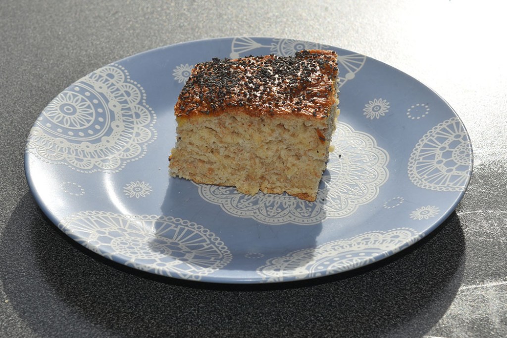 Lettvinte Frokostrundstykker Ingredienser: ½ pk Gjær 3 dl Vann (kaldt) 6 dl Hvetemel 1 dl Sammalthvete (grov) 1 ½ ss Olje 1 ts Salt Egg, valmuefrø