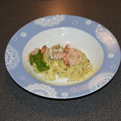 Pasta med reker og dill Ingredienser: 350 g Tagliatelle 175 g Rekeost (1 tube) ½ dl Fløte (eller melk) 3-4 ss Dill Reker/scampi Pepper (nykvernet) https://heidisboble.no/ @heidisboble