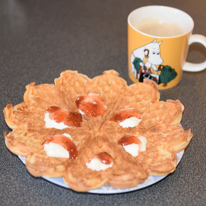 Vafler Ingredienser: 1 Egg 5 dl Melk 350 g Hvetemel Smør