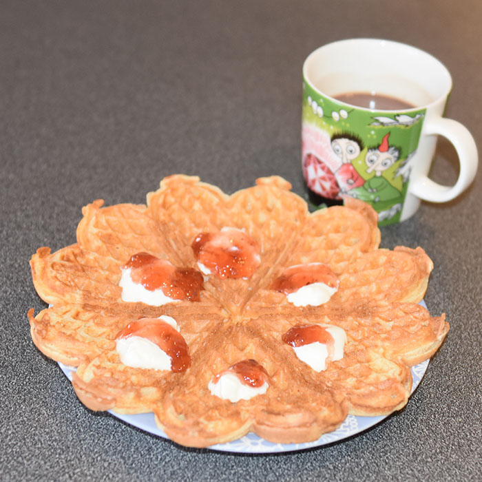 Vafler Ingredienser: 1 Egg 5 dl Melk 350 g Hvetemel Smør