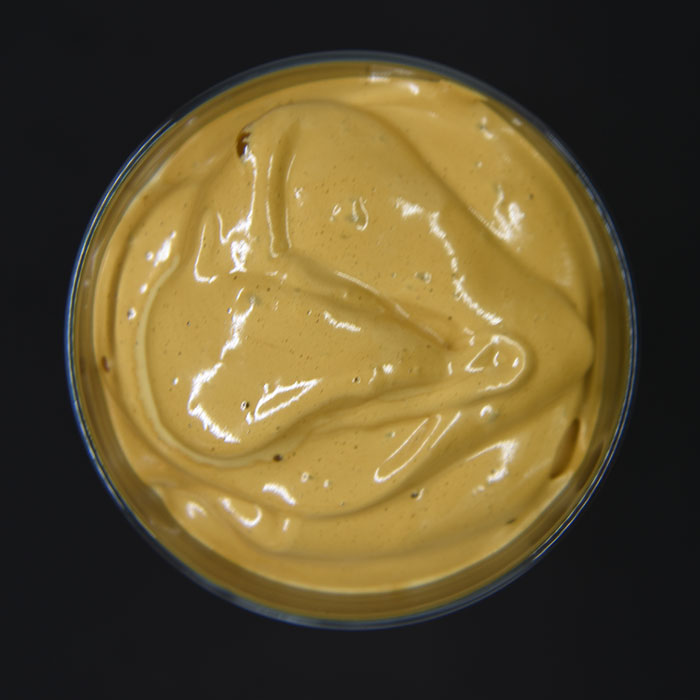 Dalgona Kaffe Ingredienser: 1 ss Pulverkaffe 1 ss Sukker 1 ½ ss Vann (kokende) 1½ - 2 dl Melk 3-5 Isbiter