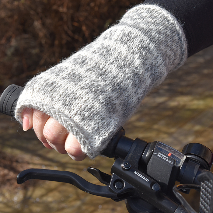 Korona - votten / Corona - votten designet av @gladstrikkeren