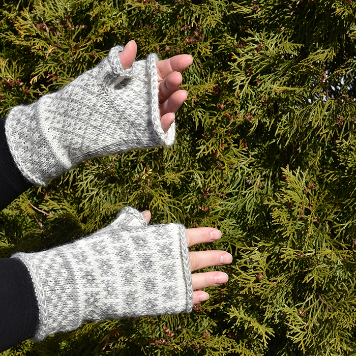 Korona - votten / Corona - votten designet av @gladstrikkeren