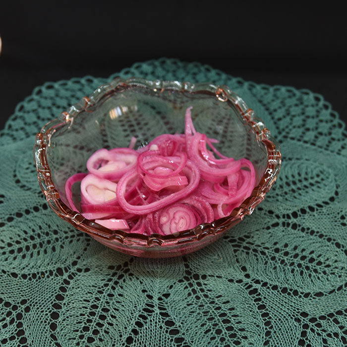 Syltet rødløk: 1 Rødløk 1 dl Vann ½ dl Eddik (7%) 1 dl Sukker