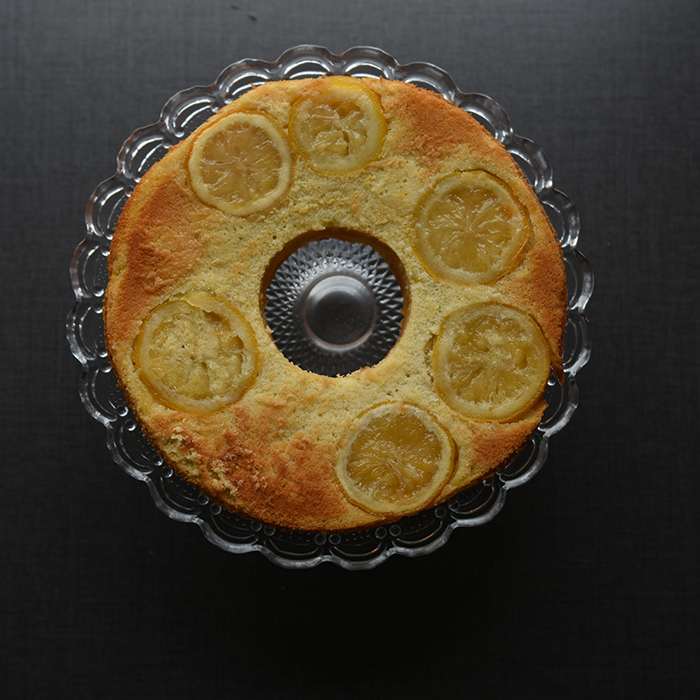 Svigermors Sitronkake Ingredienser: 100 g Smør 125 g Sukker 2 Egg 2 ½ dl Hvetemel ¾ ts Bakepulver ¾ dl Melk 1 ts Sitronsaft ½ Sitron (raspet skall) https://heidisboble.no/ @heidisboble