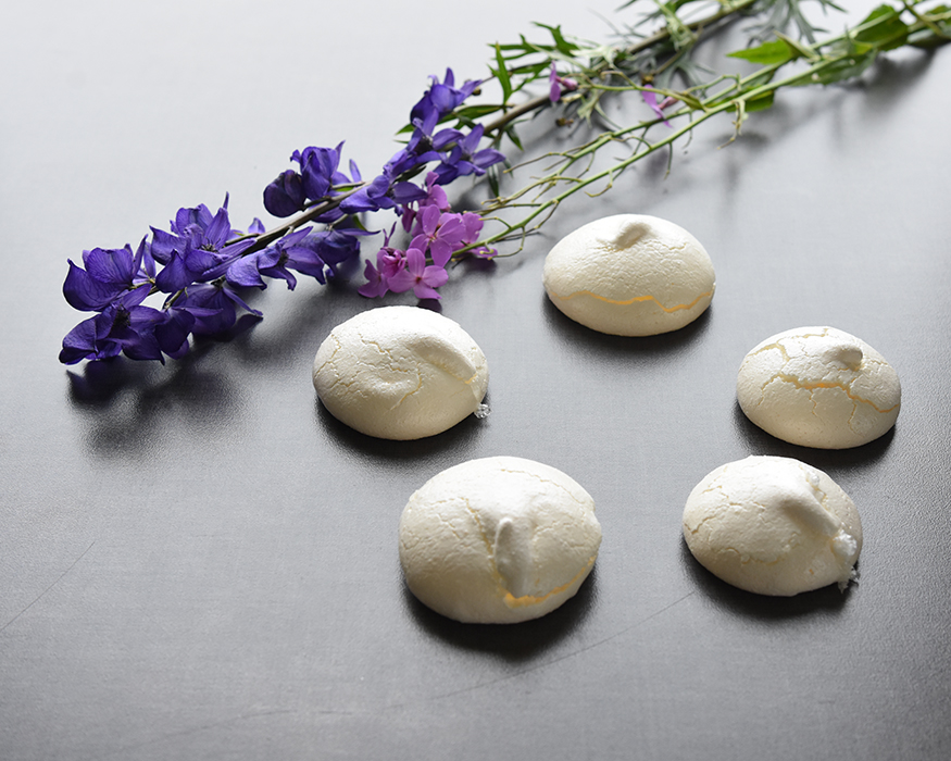 Pikekyss / Marengstopper / marengs Ingredienser: 2 Eggehviter (romtempererte) 120 g Sukker 1 ts Sitronsaft 1 ts maizena