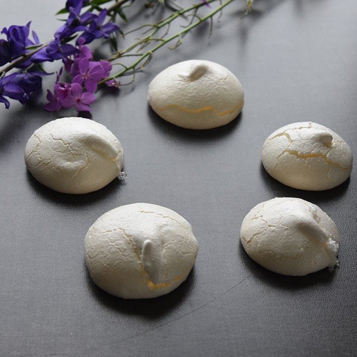 Pikekyss / Marengstopper / marengs Ingredienser: 2 Eggehviter (romtempererte) 120 g Sukker 1 ts Sitronsaft 1 ts maizena