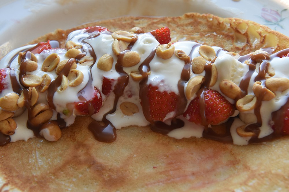 Pannekaker Ingredienser 2 Egg 6 dl Melk 3 dl Hvetemel Smør