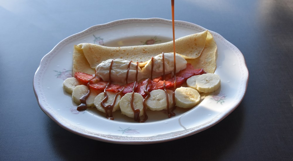 Pannekaker Ingredienser 2 Egg 6 dl Melk 3 dl Hvetemel Smør