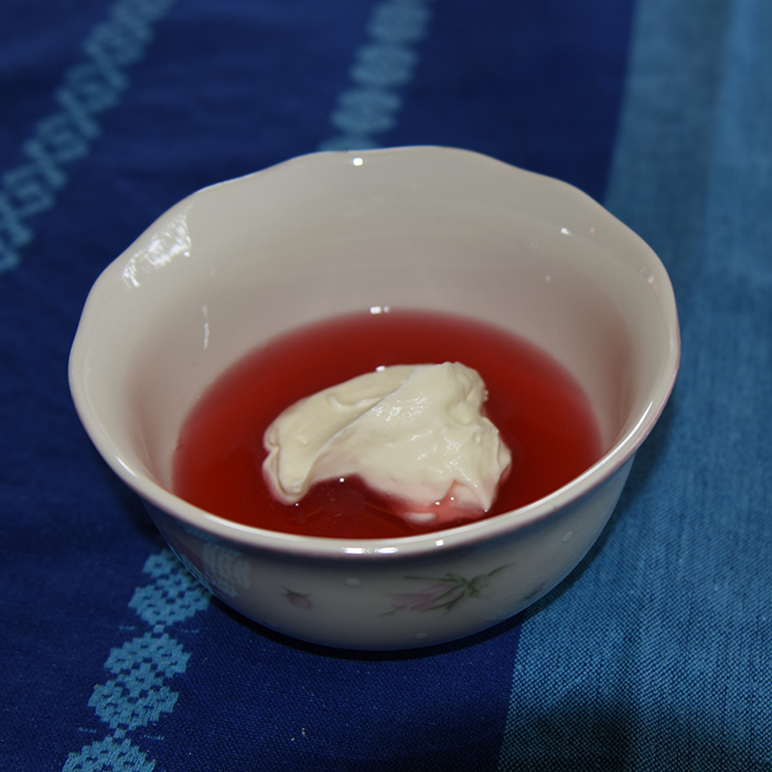 Rabarbrasuppe Ingredienser 250 g Rabarbra (i biter) 10 dl Vann 1 – 1 ½ dl Sukker 2 ss Potetmel ½ dl Kaldt vann