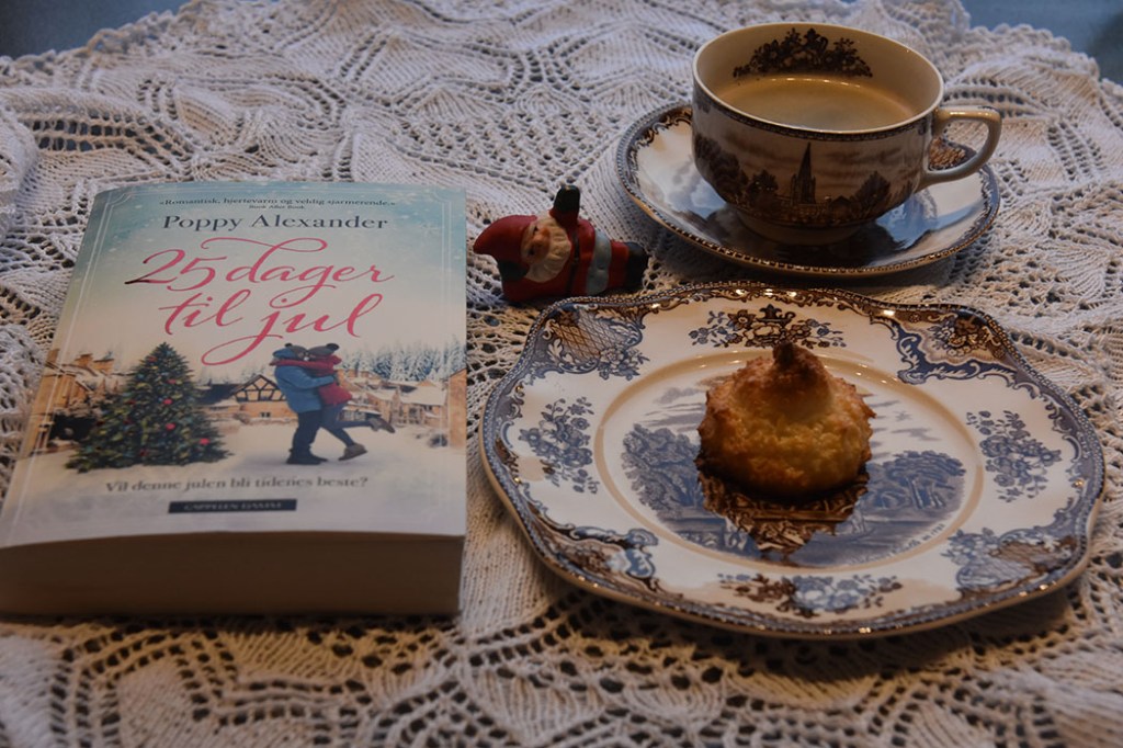 Alexander, Poppy (2019) «25 dager til jul», Cappelen Damm og Kokosmakroner etter oppskrift fra Baker Brun (2018), «Våre beste oppskrifter. 125 år med tradisjonsbakst» (med tillatelse fra Baker Brun) Ingredienser: 4 Eggehviter (store) 2 ½ dl Sukker 6 dl Kokosmasse