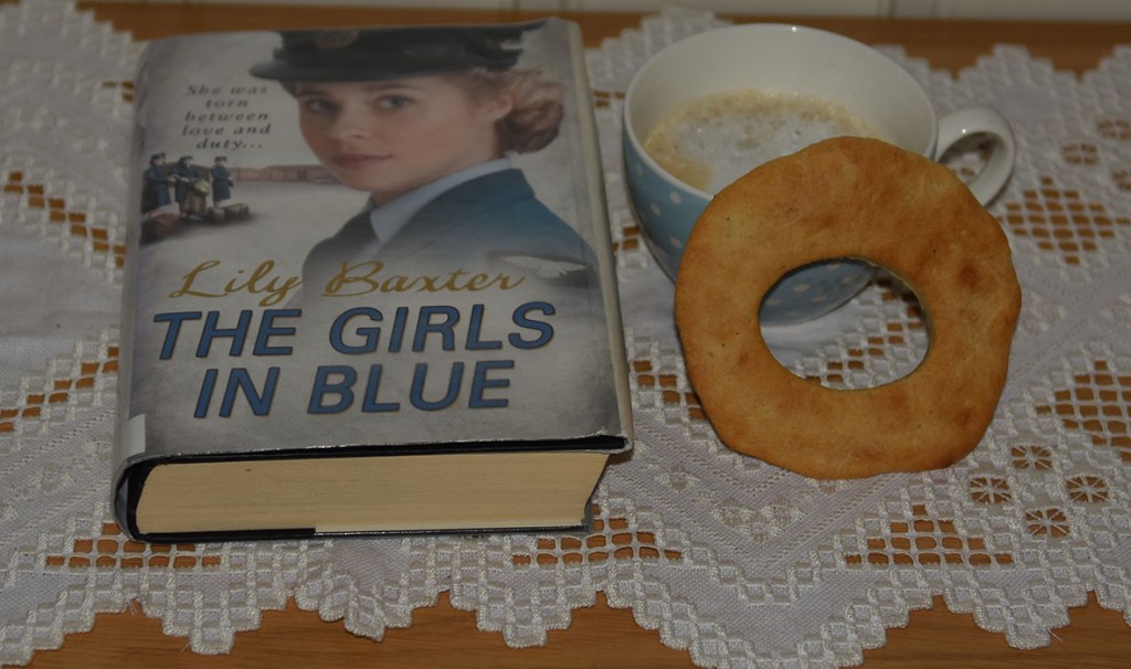 Baxter, Lilly (2012) «The girls in blue», Arrow books OG Knekkebrød med polenta Ingredienser: 25 g Gjær 75 g Smør 2 ½ dl Melk 1 ts Salt 1 ss Sukker 1 dl Polenta 2 ts Hornsalt Ca 6 dl Hvetemel