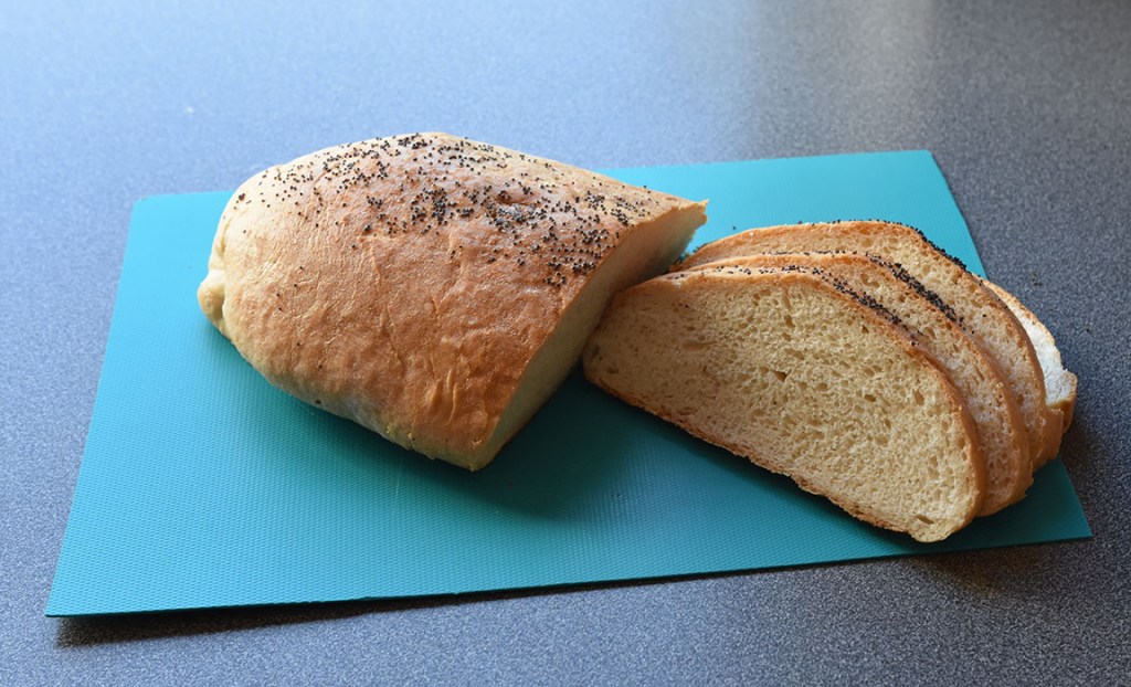 Frøloff Porsjoner: Tid: Vanskelighetsgrad 2 brød 3 timer Enkel Ingredienser 50 g Smør (smeltet) 7 dl Melk (lunken) 1 pk Gjær 1 kg Hvetemel (ca. 16 ½ dl ) 1 ts Sukker ½ ts Salt 2 ss Fløte (til pensling)