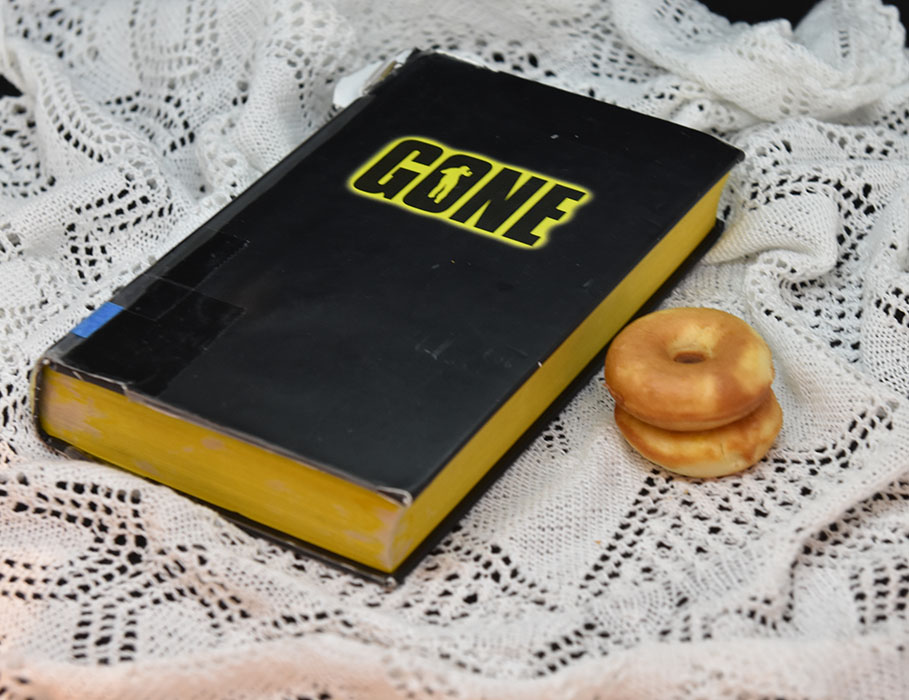 Grant, Michael (2008) «Gone», Egmont med MiniDonuts stekt i donutsmaker Ingredienser: 400 g Hvetemel 3 ts Bakepulver 250 g Sukker 3 ts Vanljesukker 2 Egg 2 ½ dl Melk 15 g Smør (smeltet)