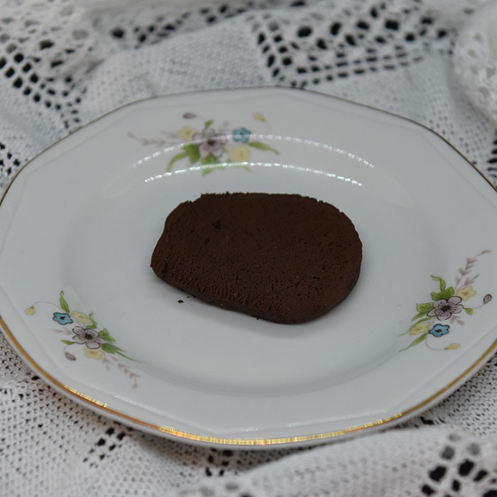 Sjokoladekjeks Ingredienser: 225 g Smør (romtemperert) 1 ¼ dl Sukker (hvitt) 2 ½ dl Sukker (brunt) 2 ts Vaniljesukker 2 Egg 5 dl Hvetemel 1 ¼ dl Kakaopulver 1 ts Natron