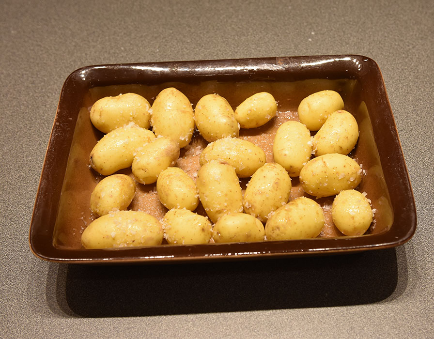 Bakte småpoteter Ingredienser: 450 g Nypoteter (små) 1 ss Olje (oliven) Salt https://heidisboble.no/ @heidisboble