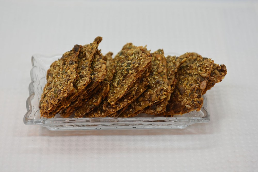 Tante Torils Knekkebrød Ingredienser 2 dl Havregryn 4 dl Rugmel (grov) 2 dl Solsikkefrø 1 dl Linfrø 1 dl Sesamfrø 1 dl Gresskarfrø 1 ss Salt 2 ts Sukker 7 dl Vann https://heidisboble.no/ @heidisboble