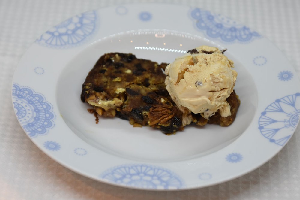 Rike riddere med julekake Ingredienser: 4 skiver Julekake 1 Egg 4 ss Melk Smør Tilbehør – valgfritt: 2 kuler Is krem https://heidisboble.no/ @heidisboble