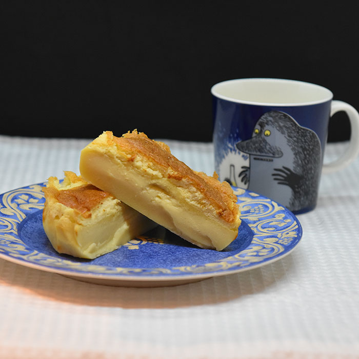 Vaniljekake på magisk vis Ingredienser: 4 Egg (delte) 2 dl Sukker 125 g Smør (smeltet) 2 ts Vaniljesukker 2 dl Hvetemel 5 dl Melk (lunken) https://heidisboble.no/ @heidisboble