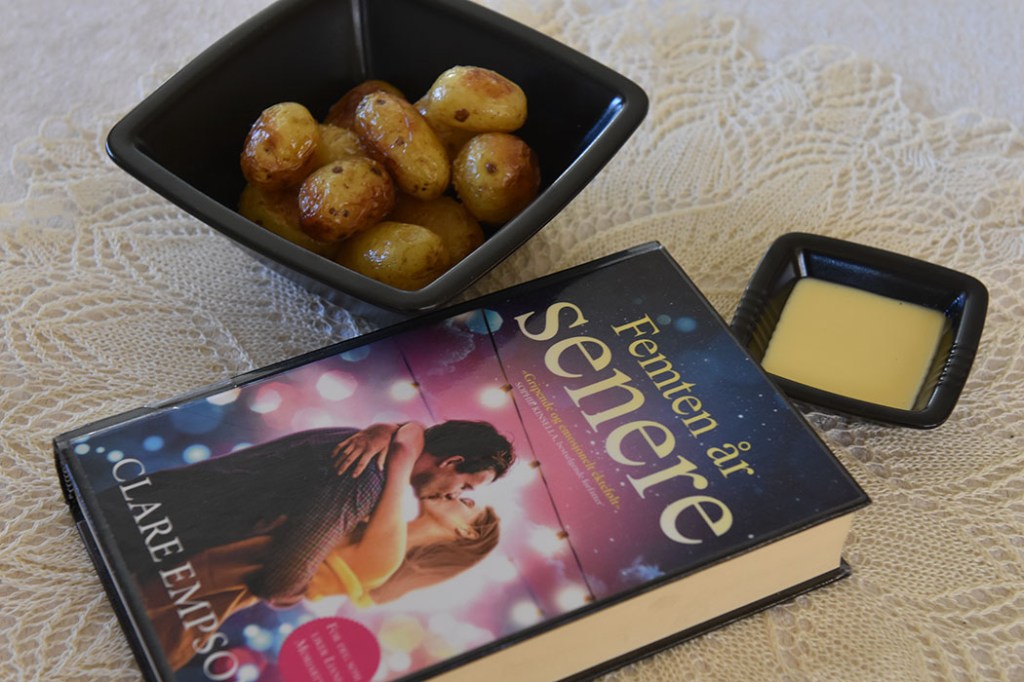 Empson, Clare (2018) «Femten år senere», Bastion OG Bakte småpoteter Ingredienser: 450 g Nypoteter (små) 1 ss Olje (oliven) Salt https://heidisboble.no/ @heidisboble